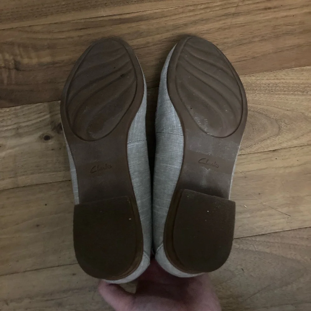 Clarks Womens Beige Slip-On Loafers